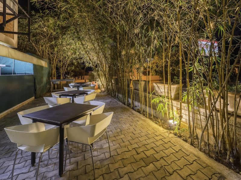 Treebo Trend Spektrum Suites Mysore Exteriör bild