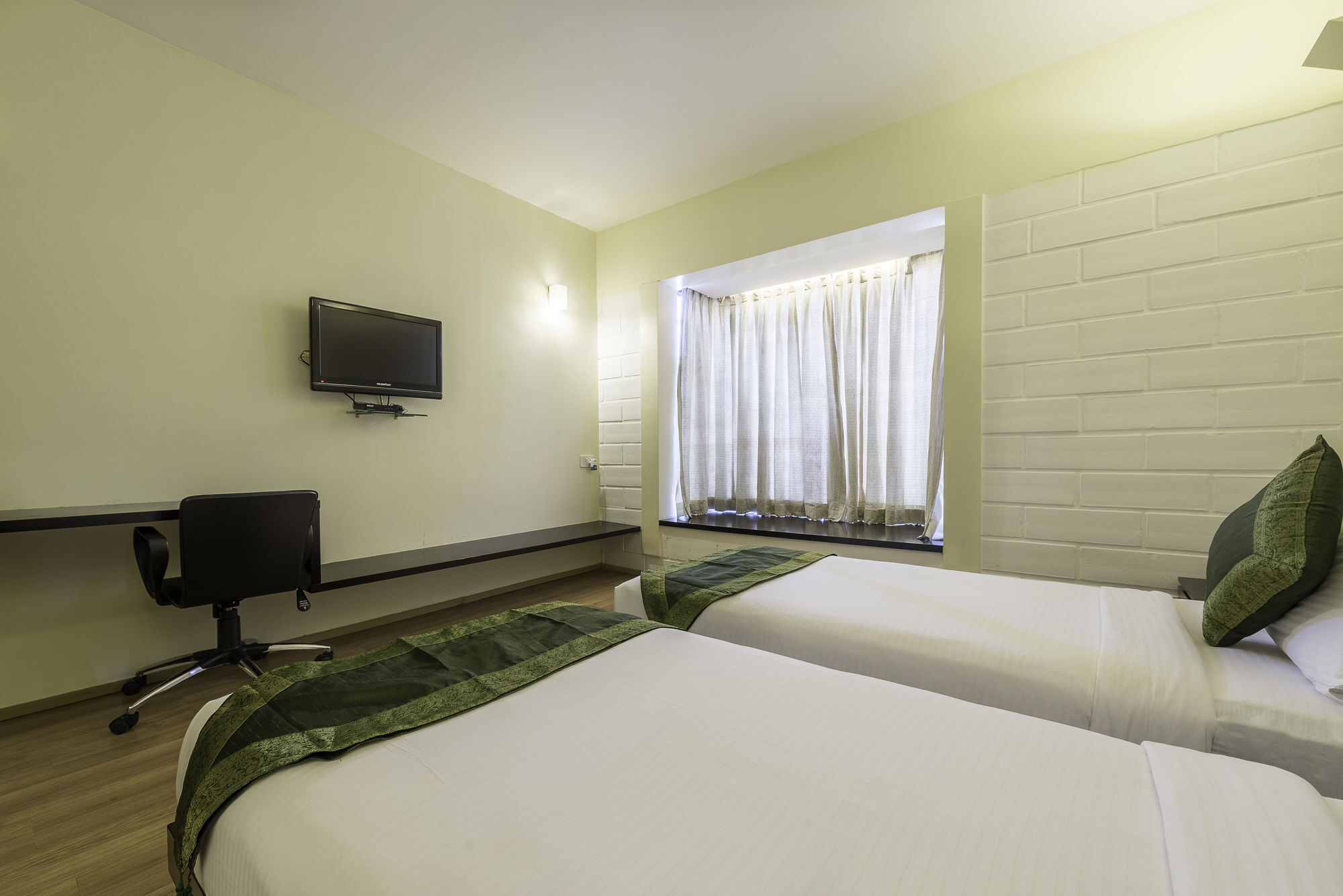 Treebo Trend Spektrum Suites Mysore Exteriör bild