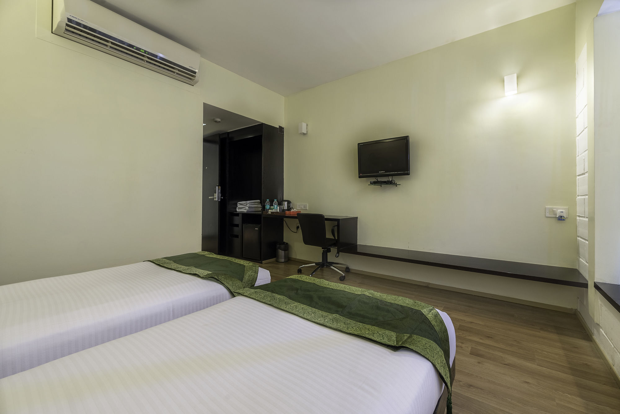 Treebo Trend Spektrum Suites Mysore Exteriör bild