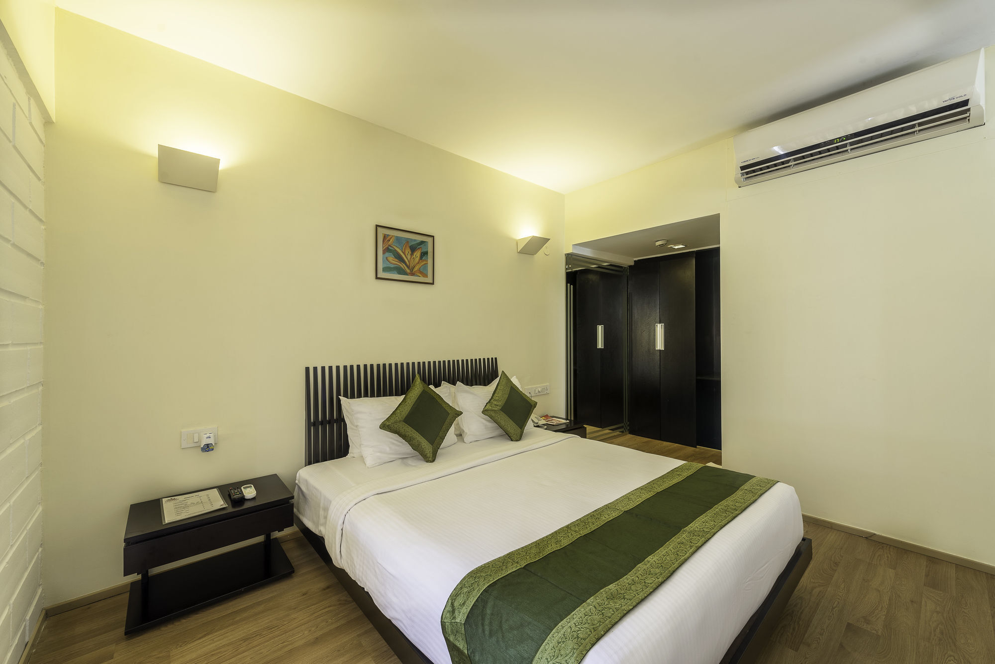 Treebo Trend Spektrum Suites Mysore Exteriör bild