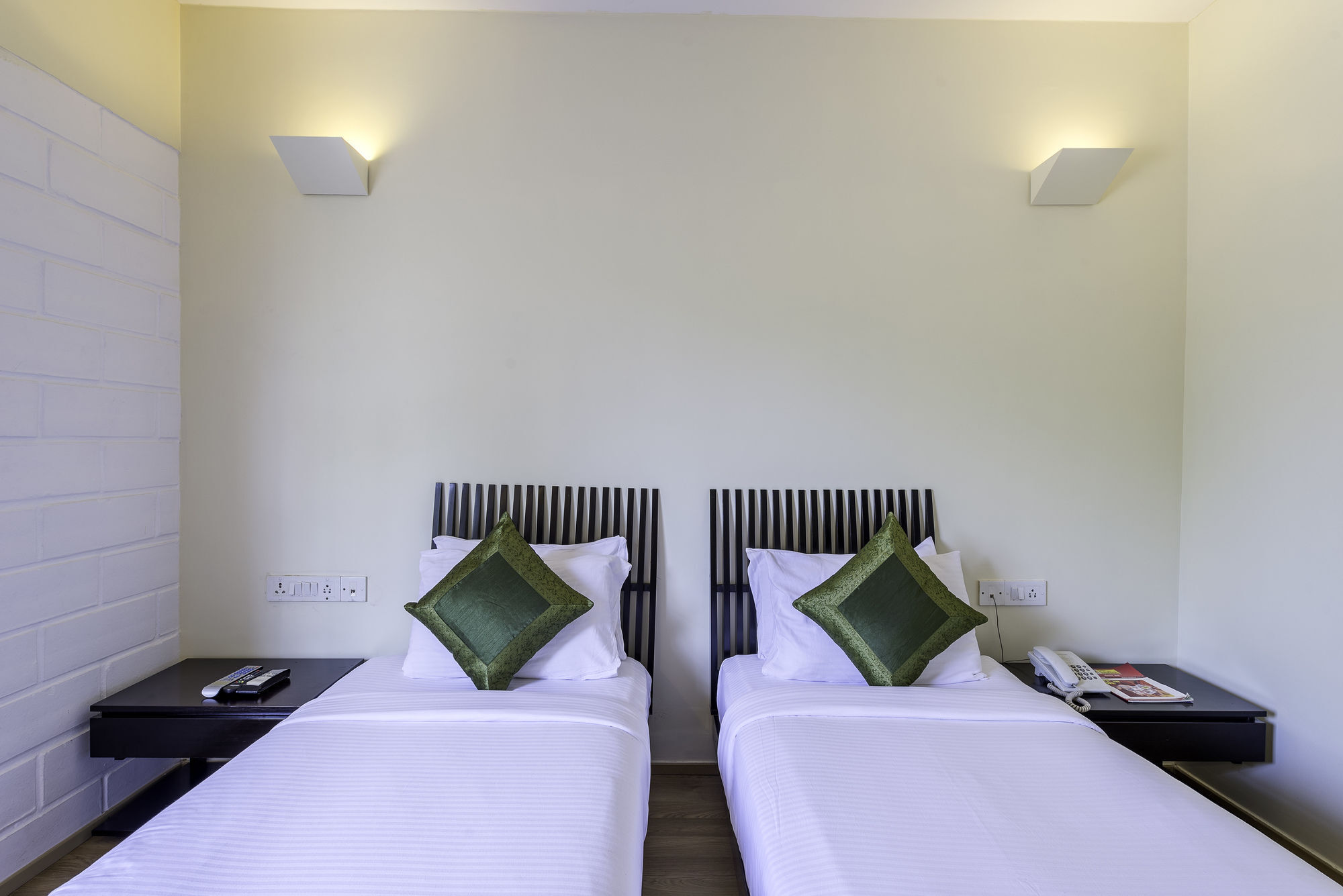 Treebo Trend Spektrum Suites Mysore Exteriör bild