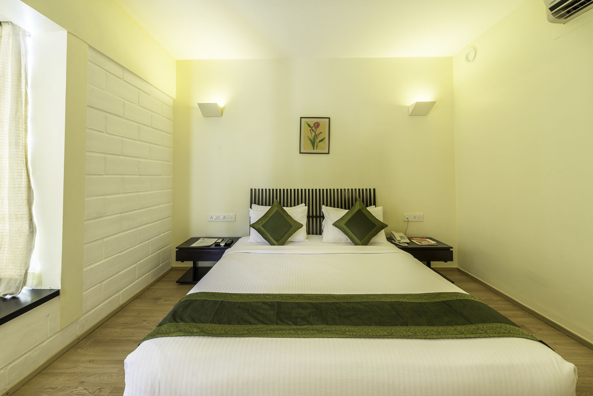 Treebo Trend Spektrum Suites Mysore Exteriör bild