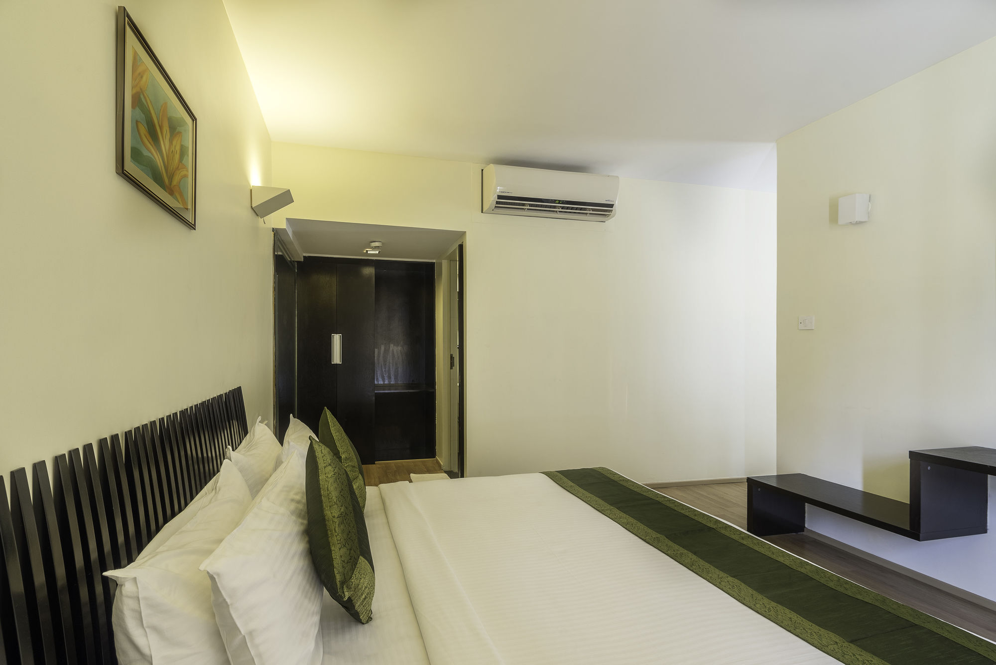 Treebo Trend Spektrum Suites Mysore Exteriör bild