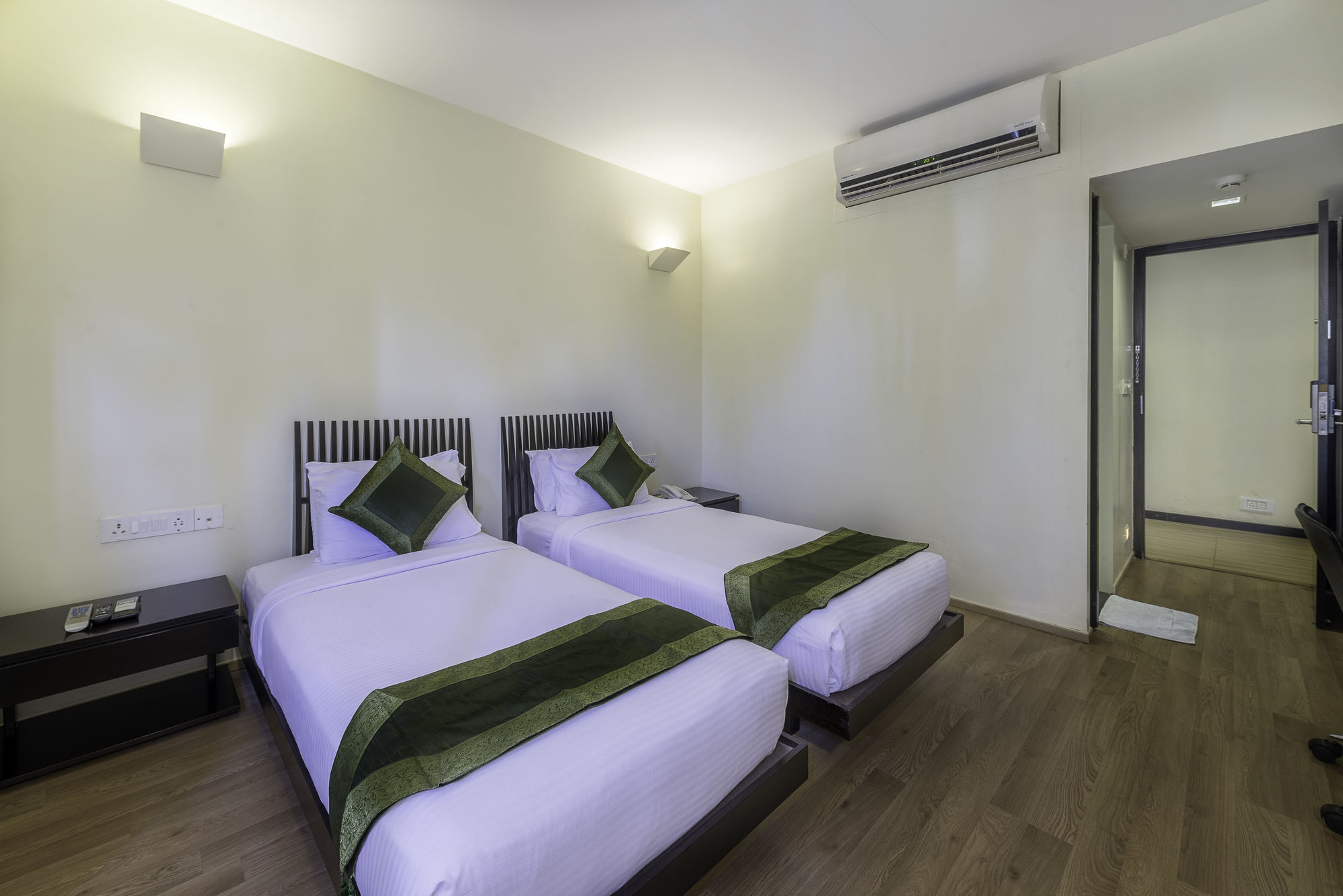 Treebo Trend Spektrum Suites Mysore Exteriör bild