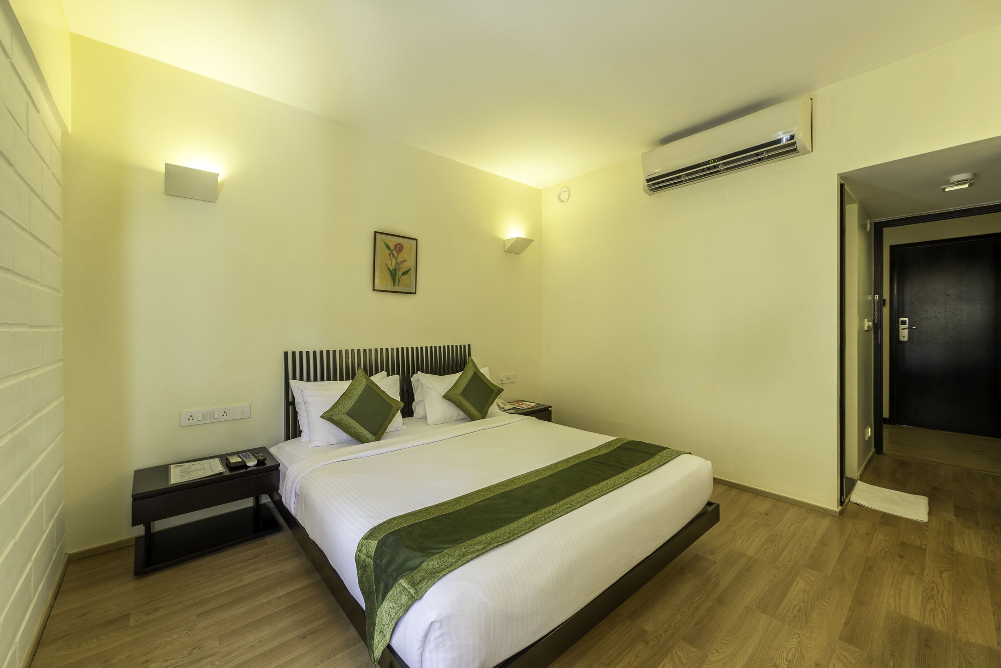 Treebo Trend Spektrum Suites Mysore Exteriör bild