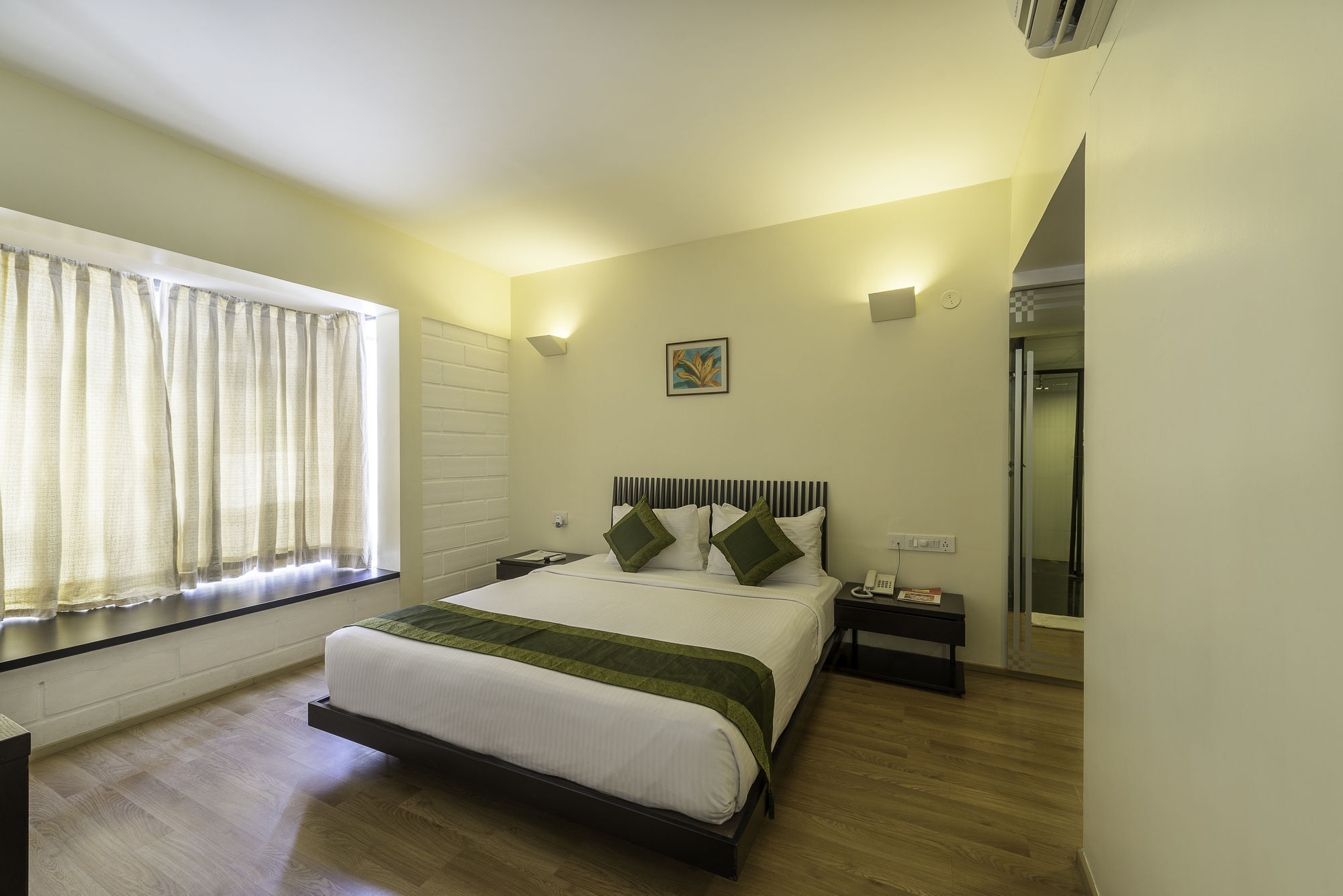 Treebo Trend Spektrum Suites Mysore Exteriör bild